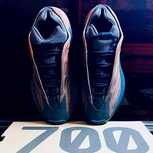 Men’s YEEZY 700 V3 Orange Size 7.5 Sneakers